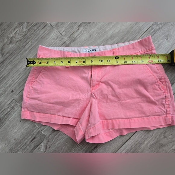 Old Navy Pink Bermuda Shorts for Casual Wear - Picture 3 of 10
